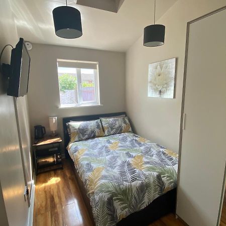 Private Room And Bathroom With Private Entrance Near Warwick Town Centre Exterior foto