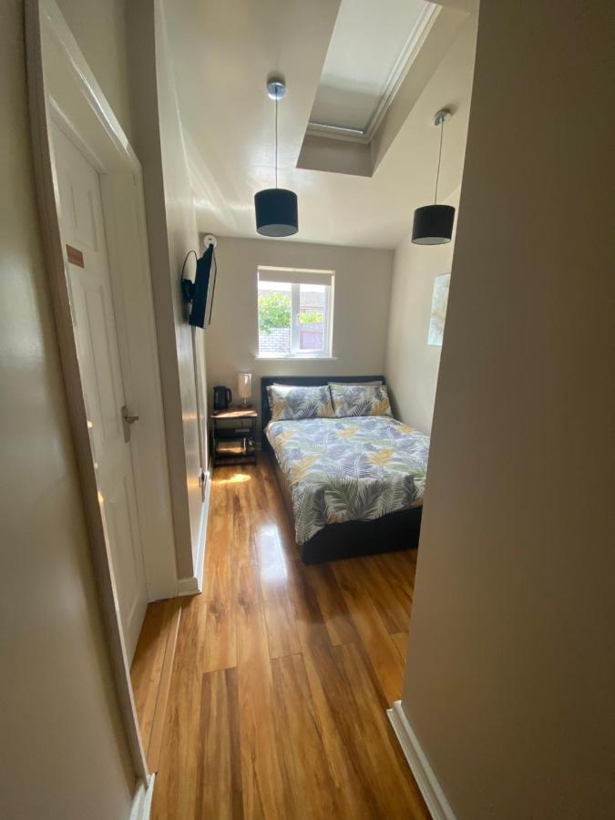 Private Room And Bathroom With Private Entrance Near Warwick Town Centre Exterior foto